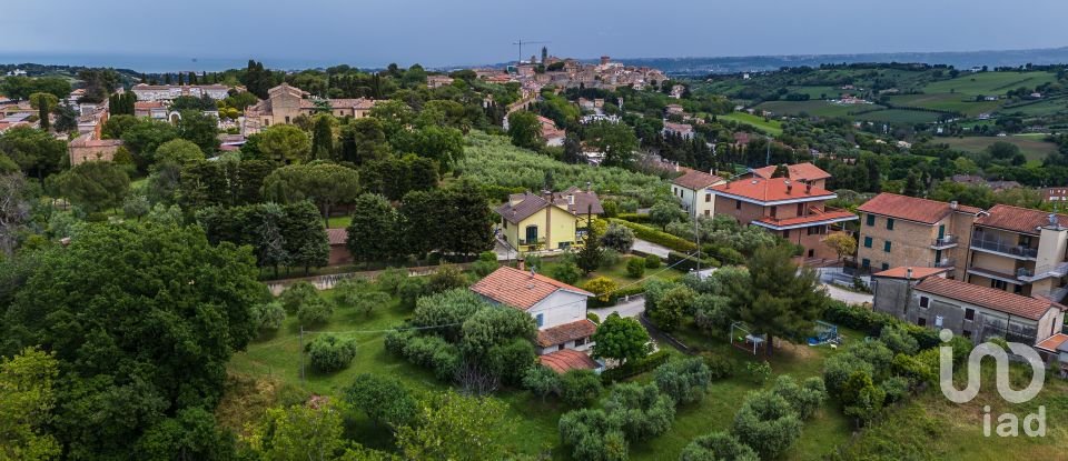 Farm 5 rooms of 142 m² in Civitanova Marche (62012)