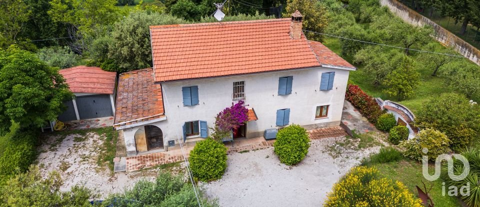 Farm 5 rooms of 142 m² in Civitanova Marche (62012)