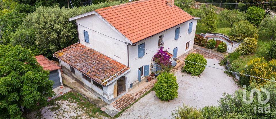 Farm 5 rooms of 142 m² in Civitanova Marche (62012)