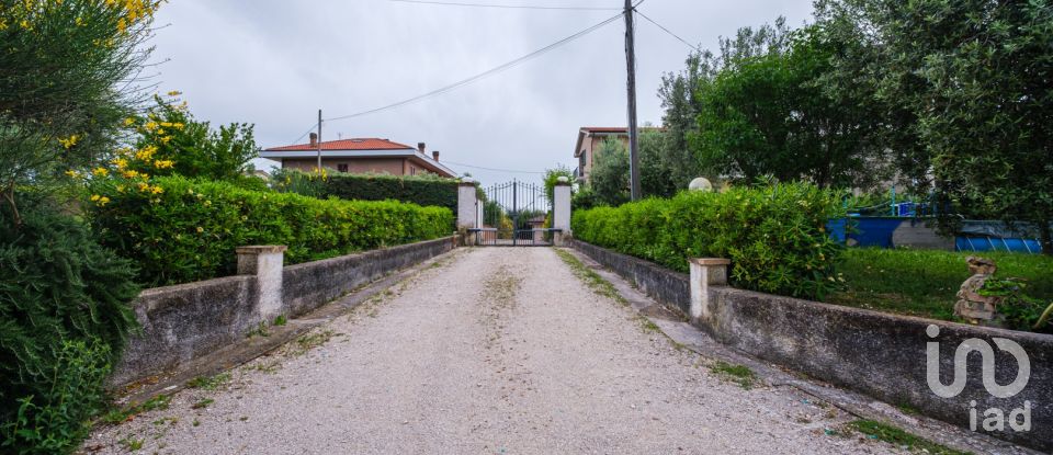 Farm 5 rooms of 142 m² in Civitanova Marche (62012)