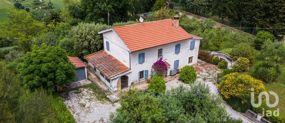 Farm 5 rooms of 142 m² in Civitanova Marche (62012)