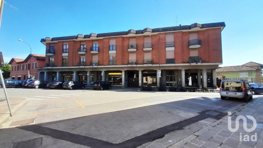 Negozio / locale commerciale di 40 m² in Erba (22036)