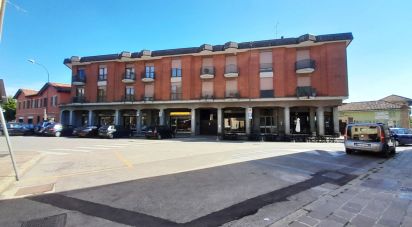 Negozio / locale commerciale di 40 m² in Erba (22036)