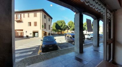 Negozio / locale commerciale di 40 m² in Erba (22036)