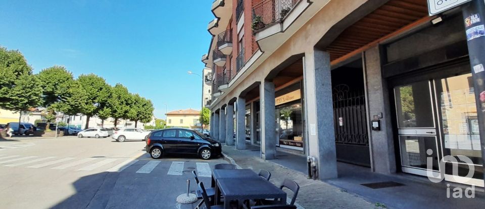 Negozio / locale commerciale di 40 m² in Erba (22036)