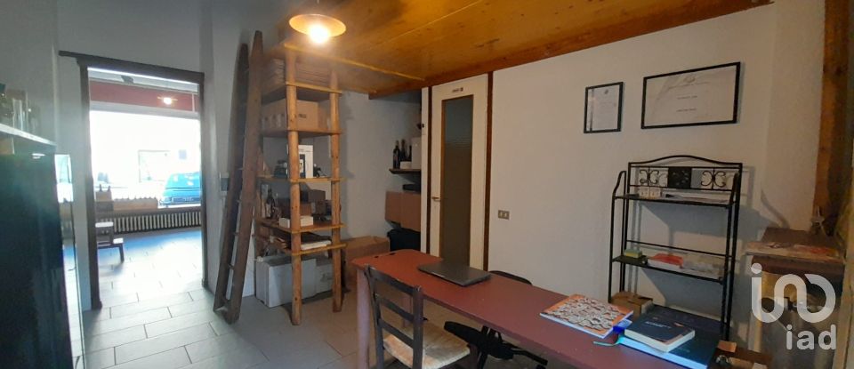 Negozio / locale commerciale di 40 m² in Erba (22036)
