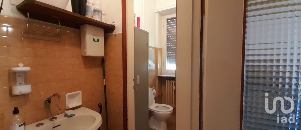 Negozio / locale commerciale di 40 m² in Erba (22036)