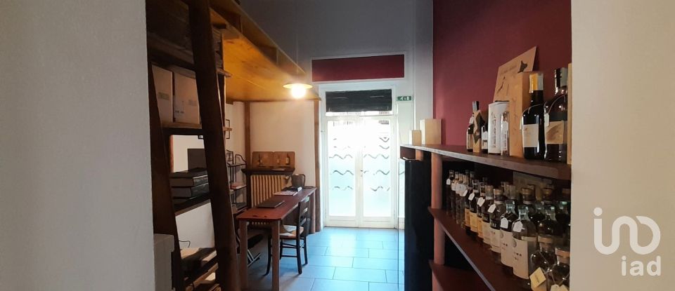 Negozio / locale commerciale di 40 m² in Erba (22036)