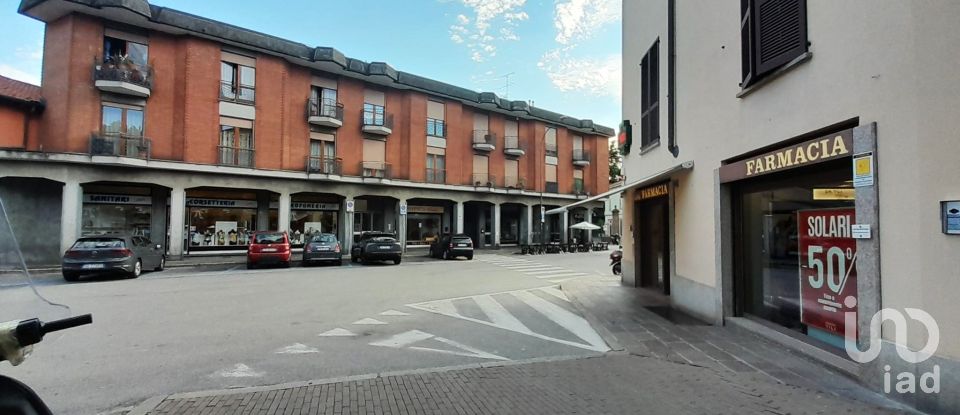 Negozio / locale commerciale di 40 m² in Erba (22036)