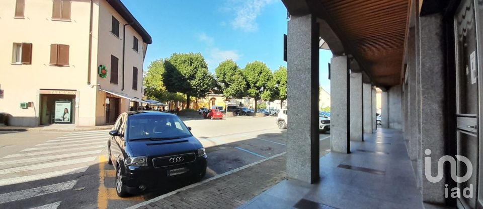Negozio / locale commerciale di 40 m² in Erba (22036)