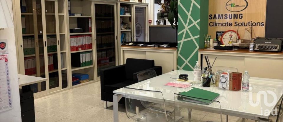 Negozio / locale commerciale di 1.000 m² in Torino (10156)