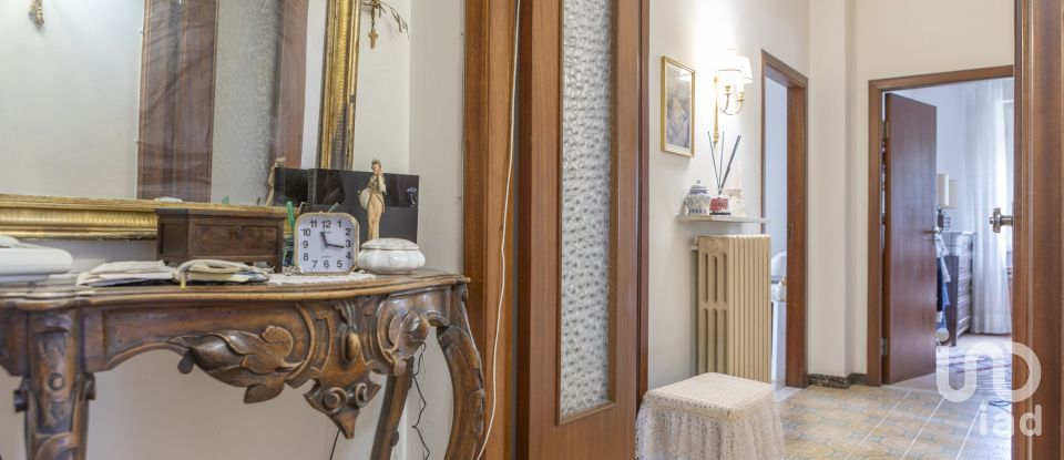 House 10 rooms of 327 m² in Osimo (60027)