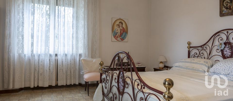 House 10 rooms of 327 m² in Osimo (60027)