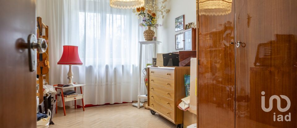 House 10 rooms of 327 m² in Osimo (60027)