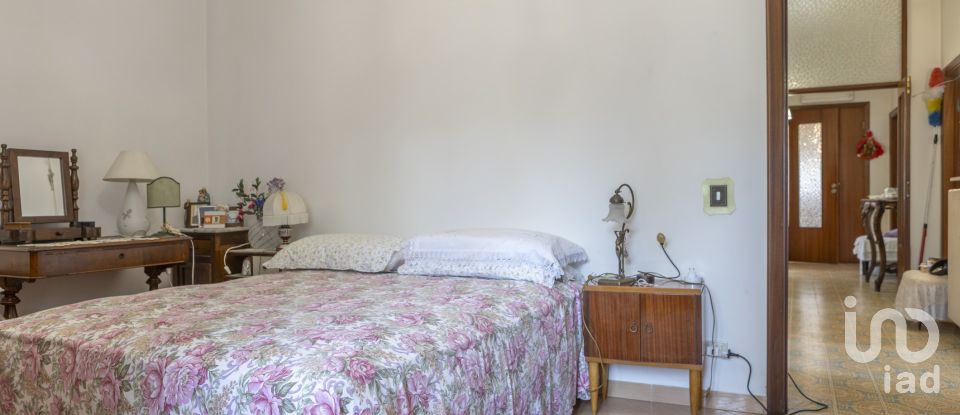 House 10 rooms of 327 m² in Osimo (60027)