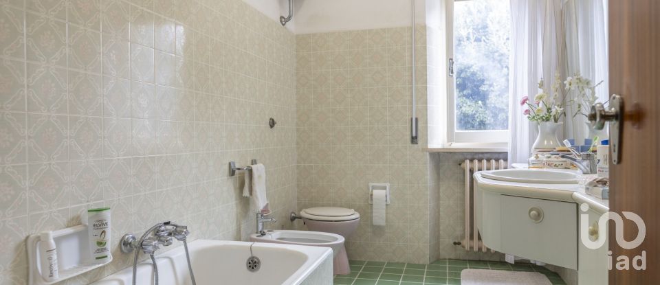 House 10 rooms of 327 m² in Osimo (60027)