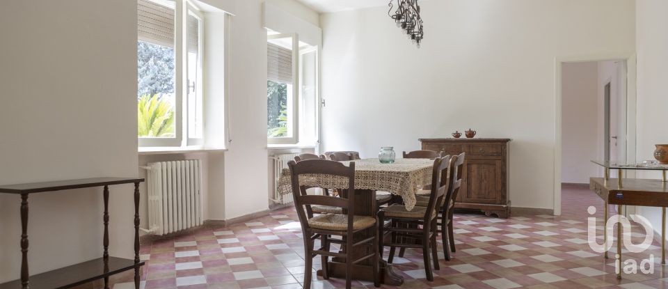 House 10 rooms of 327 m² in Osimo (60027)