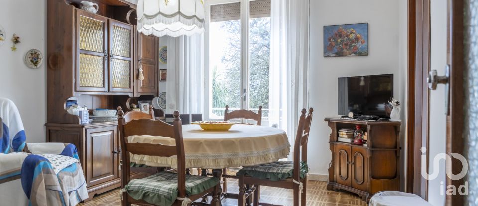 House 10 rooms of 327 m² in Osimo (60027)