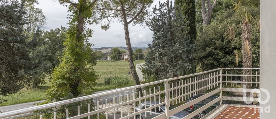 House 10 rooms of 327 m² in Osimo (60027)