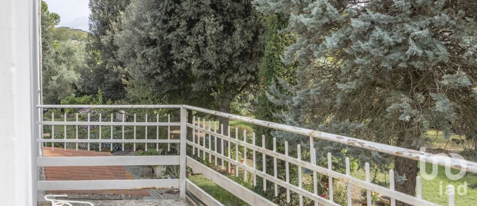 House 10 rooms of 327 m² in Osimo (60027)