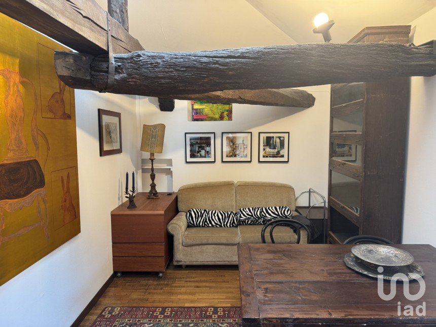 Three-room apartment of 70 m² in Milano (20149)