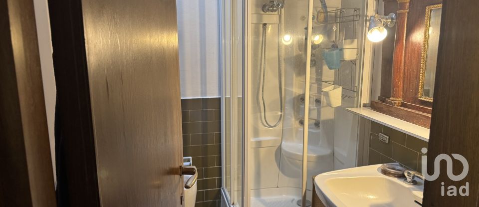 Three-room apartment of 70 m² in Milano (20149)