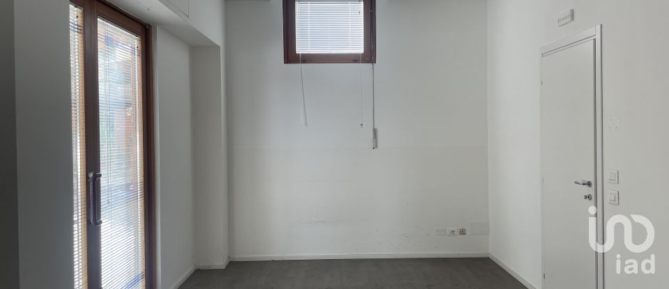 Shop / premises commercial of 48 m² in Arezzo (52100)