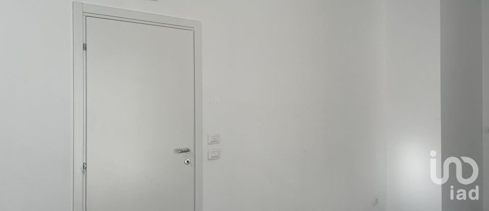 Shop / premises commercial of 48 m² in Arezzo (52100)