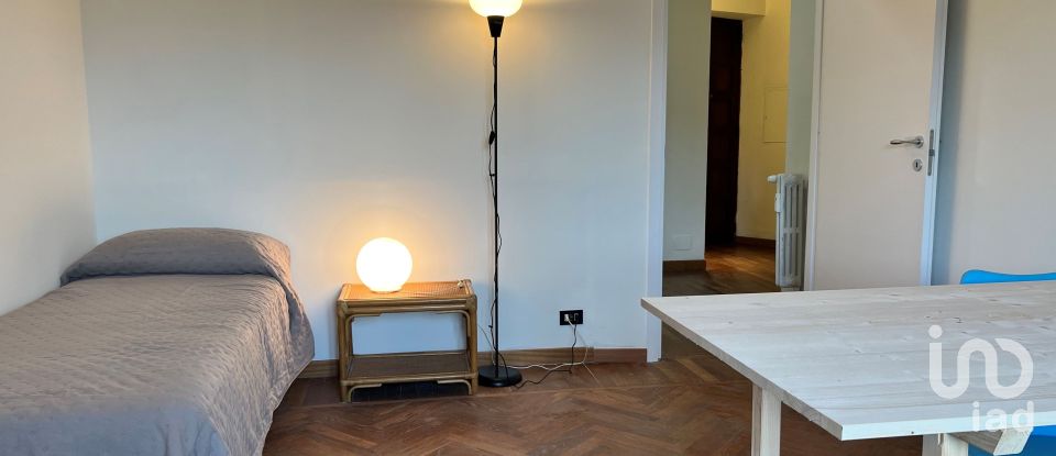 One-room apartment of 32 m² in Torino (10137)