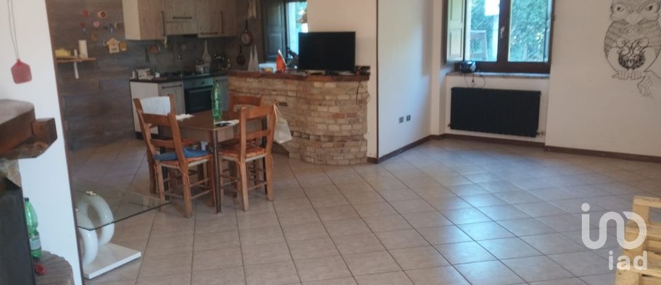 Casa di paese 14 locali di 220 m² in Colledara (64042)