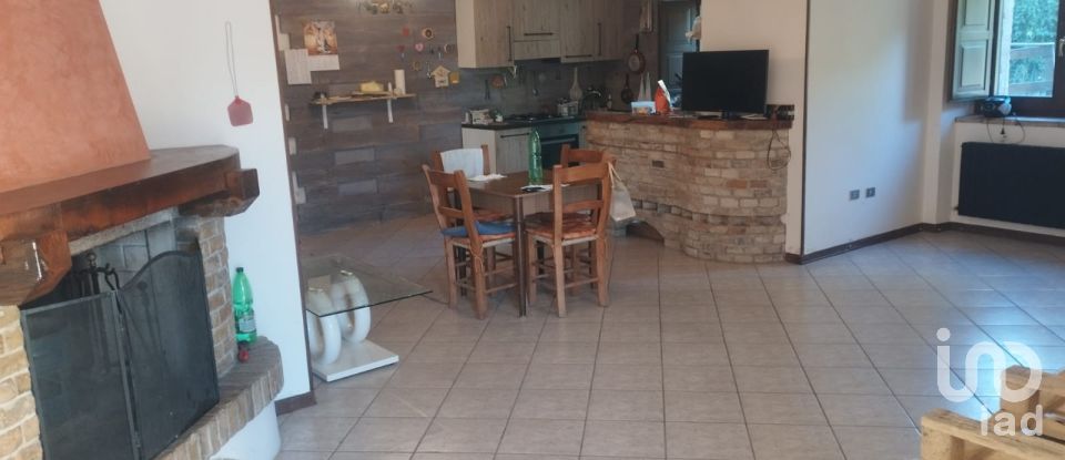 Casa di paese 14 locali di 220 m² in Colledara (64042)