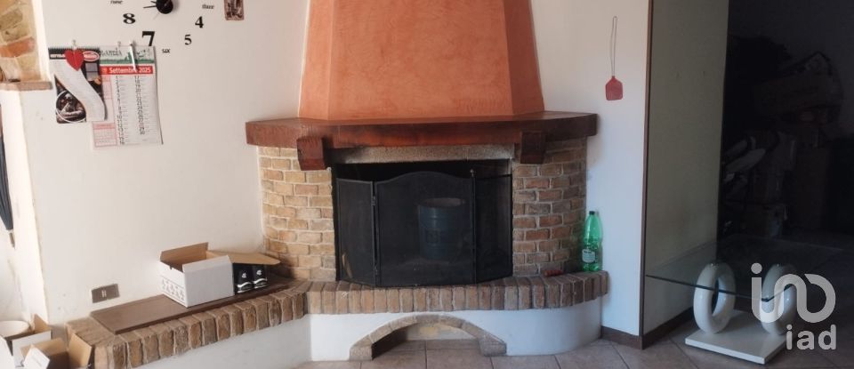 Casa di paese 14 locali di 220 m² in Colledara (64042)