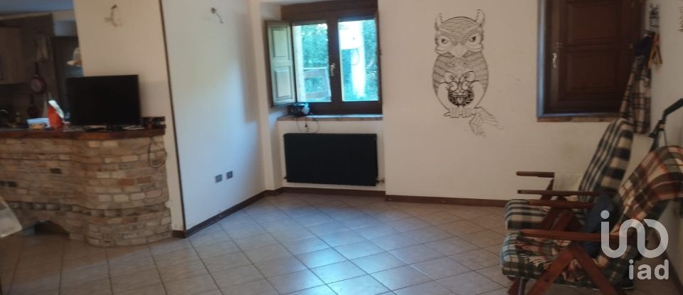 Casa di paese 14 locali di 220 m² in Colledara (64042)
