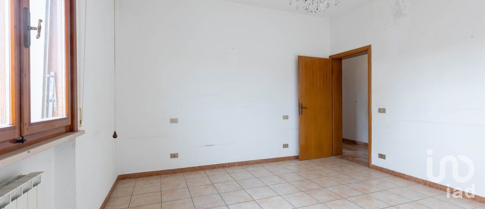 Apartment 6 rooms of 114 m² in Lari (56035)