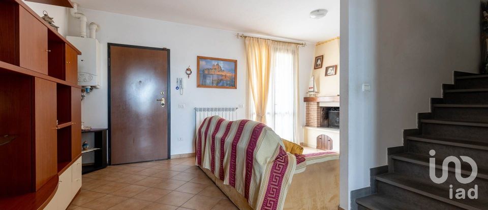 House 7 rooms of 130 m² in Lari (56035)