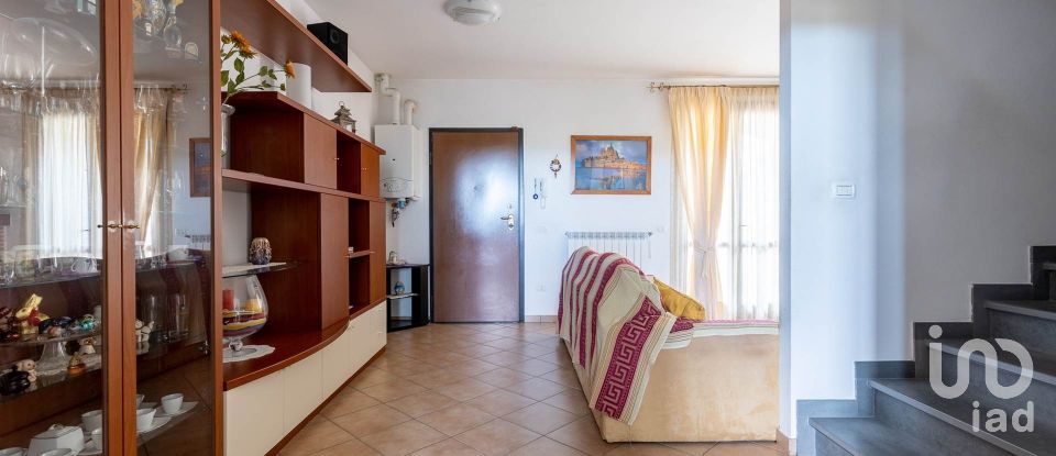 House 7 rooms of 130 m² in Lari (56035)