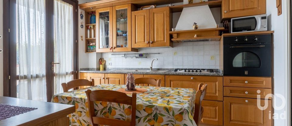 House 7 rooms of 130 m² in Lari (56035)