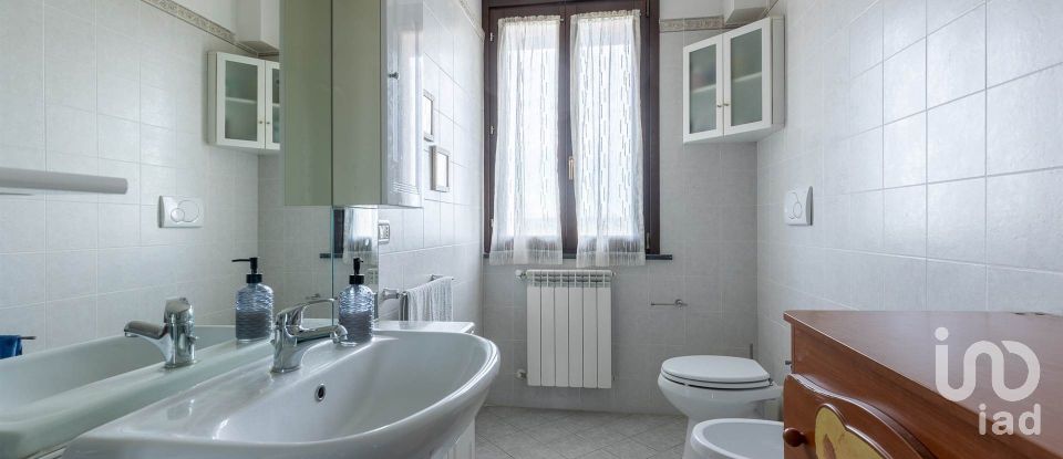 House 7 rooms of 130 m² in Lari (56035)