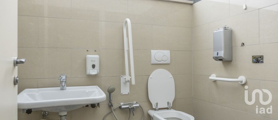 Negozio / locale commerciale di 1.150 m² in Porto Sant'Elpidio (63821)