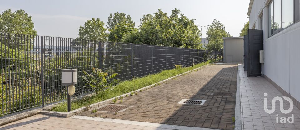 Negozio / locale commerciale di 1.150 m² in Porto Sant'Elpidio (63821)