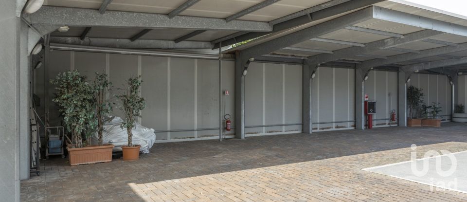 Negozio / locale commerciale di 1.150 m² in Porto Sant'Elpidio (63821)
