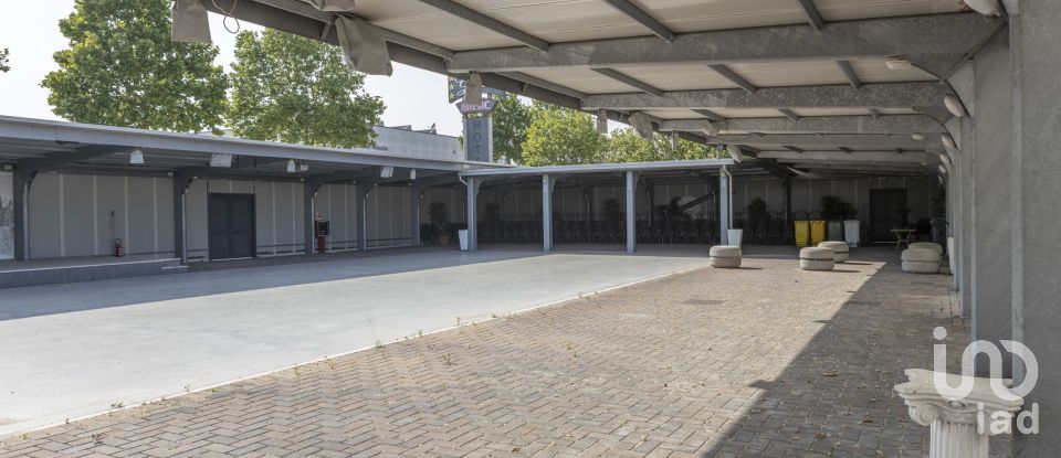 Negozio / locale commerciale di 1.150 m² in Porto Sant'Elpidio (63821)