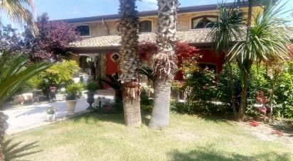 Casale 19 locali di 600 m² in Campomarino (86042)