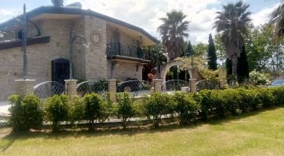 Casale 19 locali di 600 m² in Campomarino (86042)