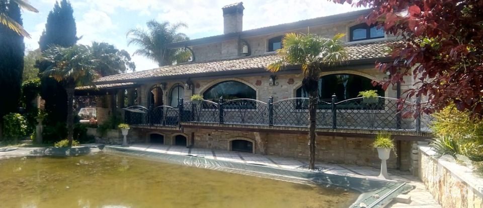 Casale 19 locali di 600 m² in Campomarino (86042)