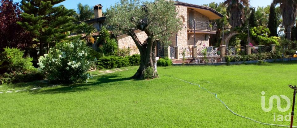 Casale 19 locali di 600 m² in Campomarino (86042)