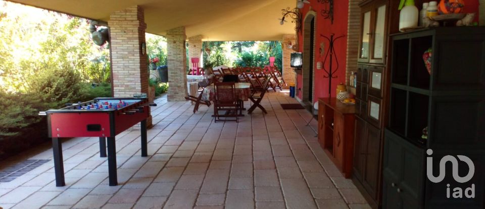 Casale 19 locali di 600 m² in Campomarino (86042)