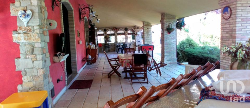 Casale 19 locali di 600 m² in Campomarino (86042)