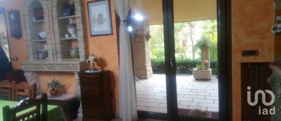 Casale 19 locali di 600 m² in Campomarino (86042)