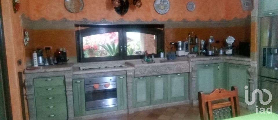 Casale 19 locali di 600 m² in Campomarino (86042)